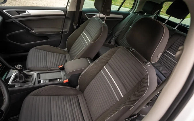 Volkswagen Golf cena 35900 przebieg: 181000, rok produkcji 2015 z Dzierżoniów małe 596